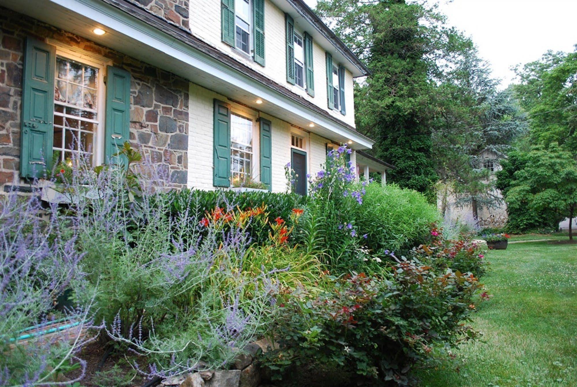 Wild Wisteria Bed and breakfast 3*