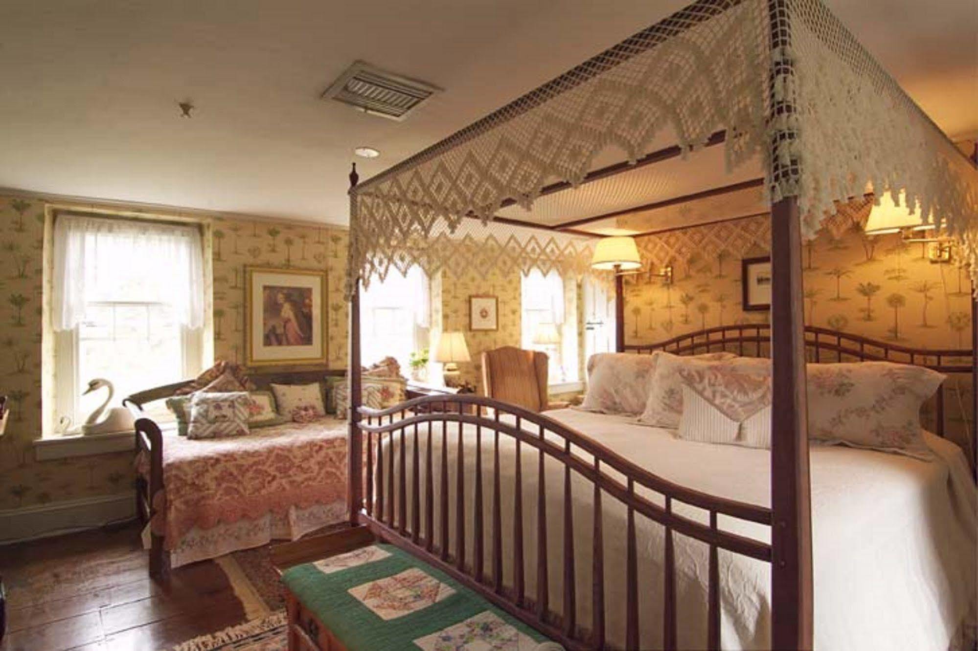 Wild Wisteria Bed and breakfast