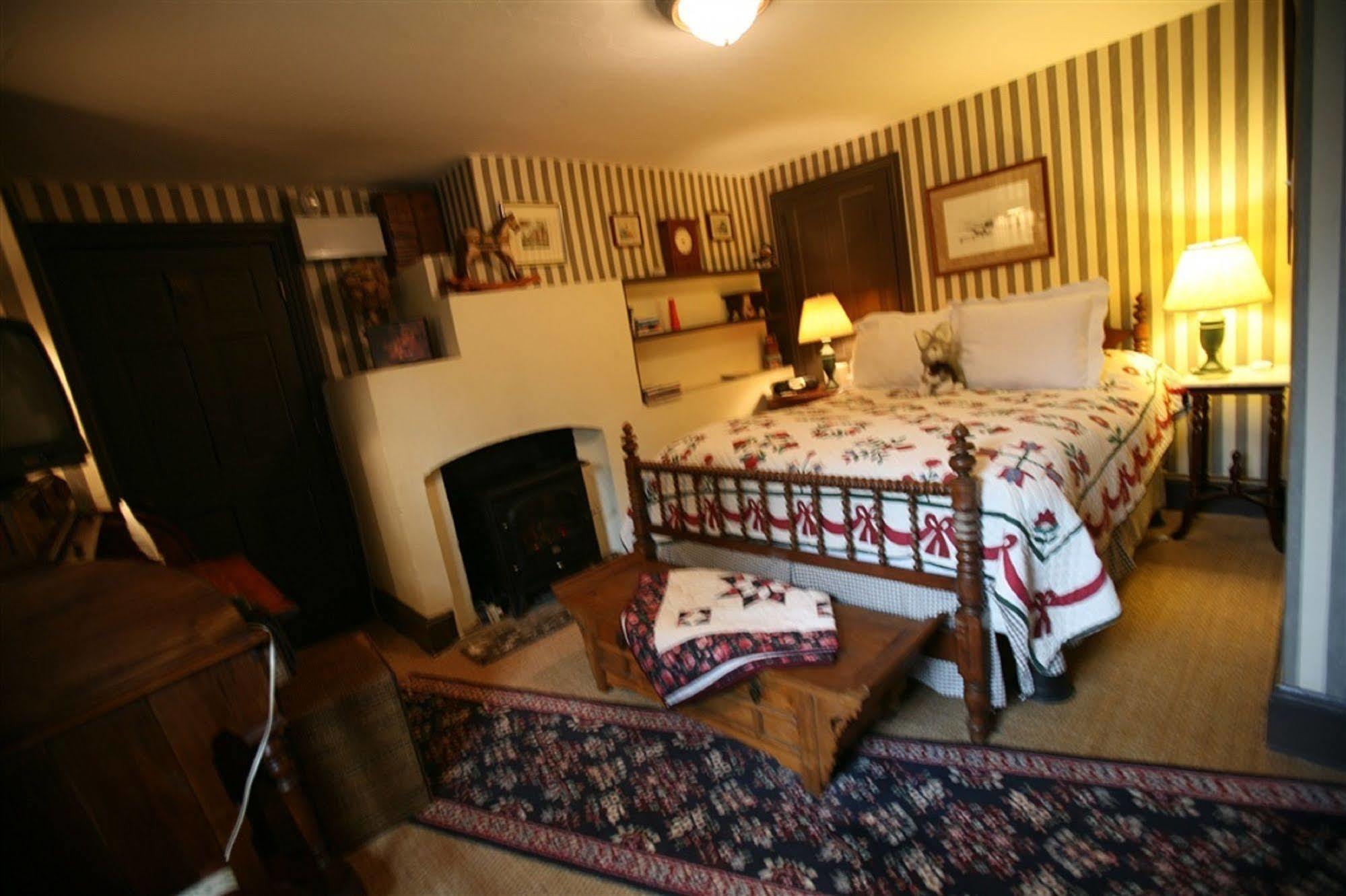 Wild Wisteria Bed and breakfast